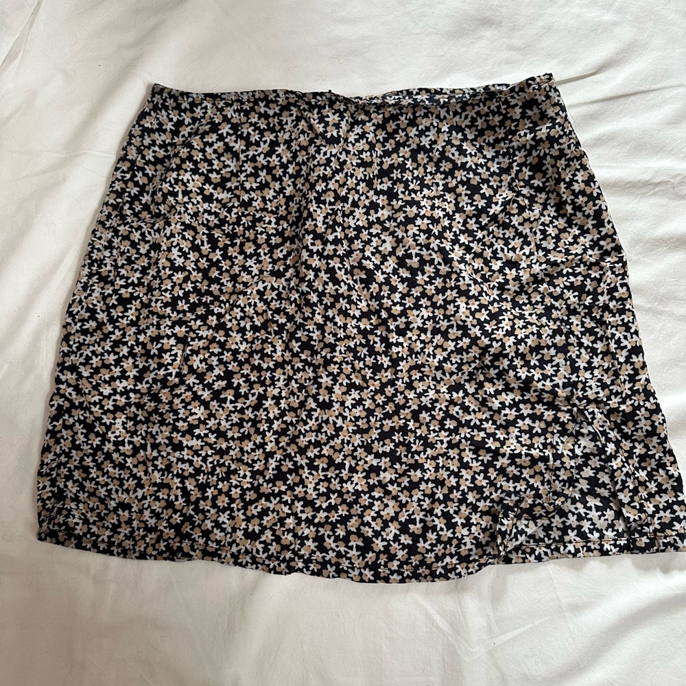 Motel flowy flower pattern skirt size small